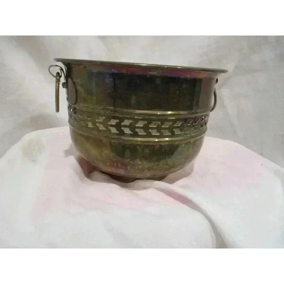 Brass Bowl, ring handles made in India - Picture 4 of 5